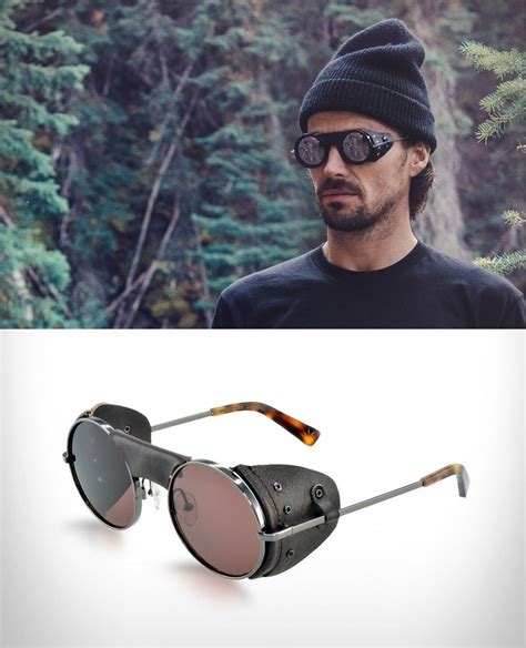 advanced fashionable glasses for mountaineering.